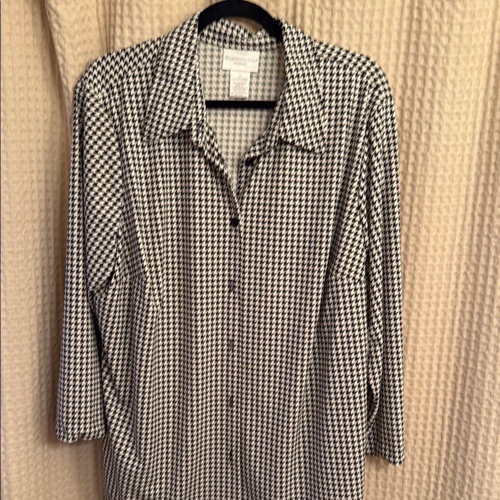 Worthington Black and White Button Down Shirt